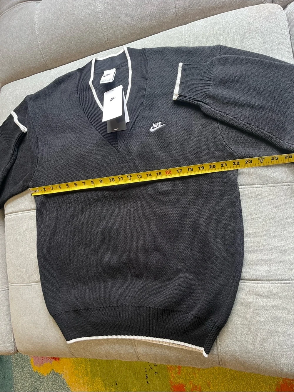 NWT Nike Sportswear Club Men's V-Neck Sweater Black Medium